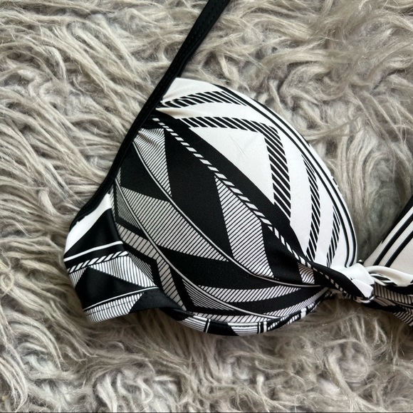 Xhilaration Black & White Printed Push Up Halter Swimsuit Top Small - Picture 2 of 10